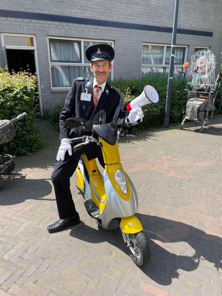 En we zijn begonnen! Kom nog tot 16 uur genieten van diverse straattheater acts!