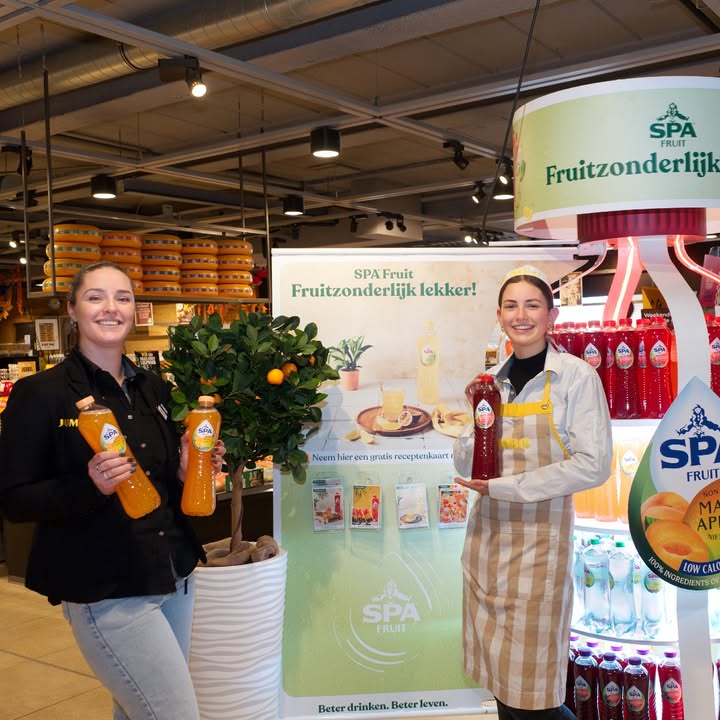 Bij Jumbo Hans Kok Colmschate  kun je terecht voor verschillende smaken Spa en fruit.