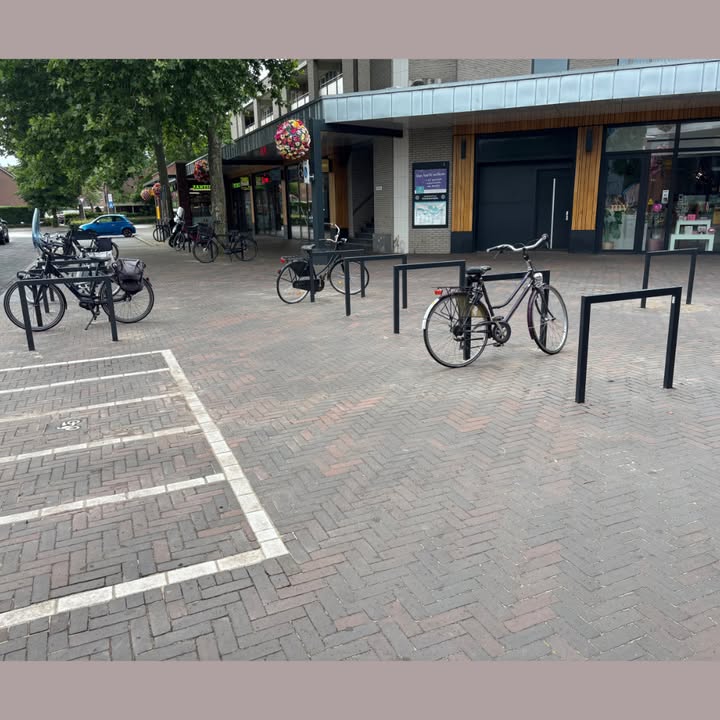 Is het jou al opgevallen dat je nu nóg fijner je fiets kunt stallen ter hoogte van de Jumbo?
