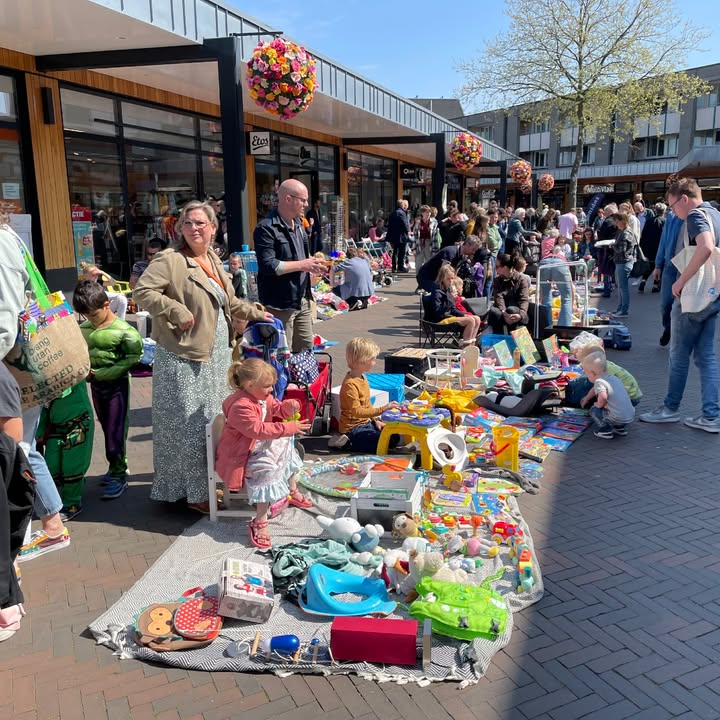 Morgen, dinsdag 15 juli, is er een kleedjesmarkt op ons winkelcentrum.